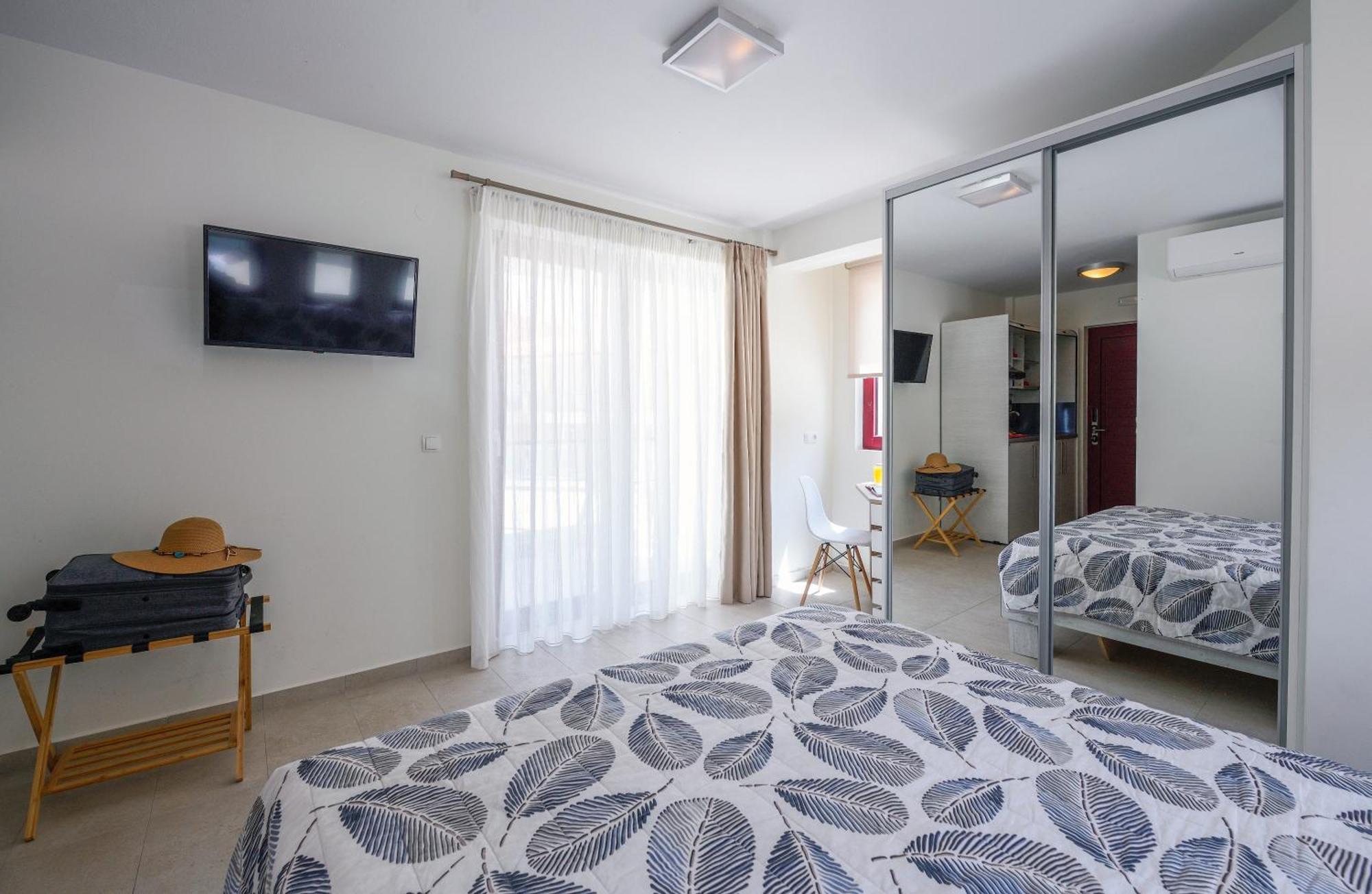 Elpiniki Luxury Rooms ネア・ポティダイア エクステリア 写真